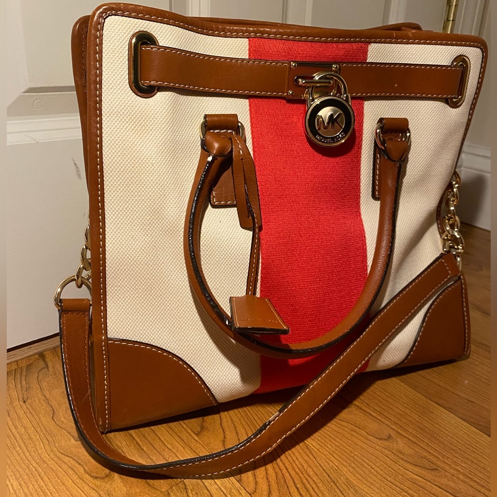 Beautiful Michael Kors Bag. Spacious with several interior compartments.